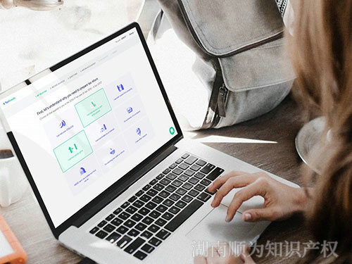 90后創業小伙借勢“互聯網+” 開啟企業集成式商務服務